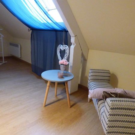 Bed and Breakfast Les Petites Brosses Montbizot Exterior foto