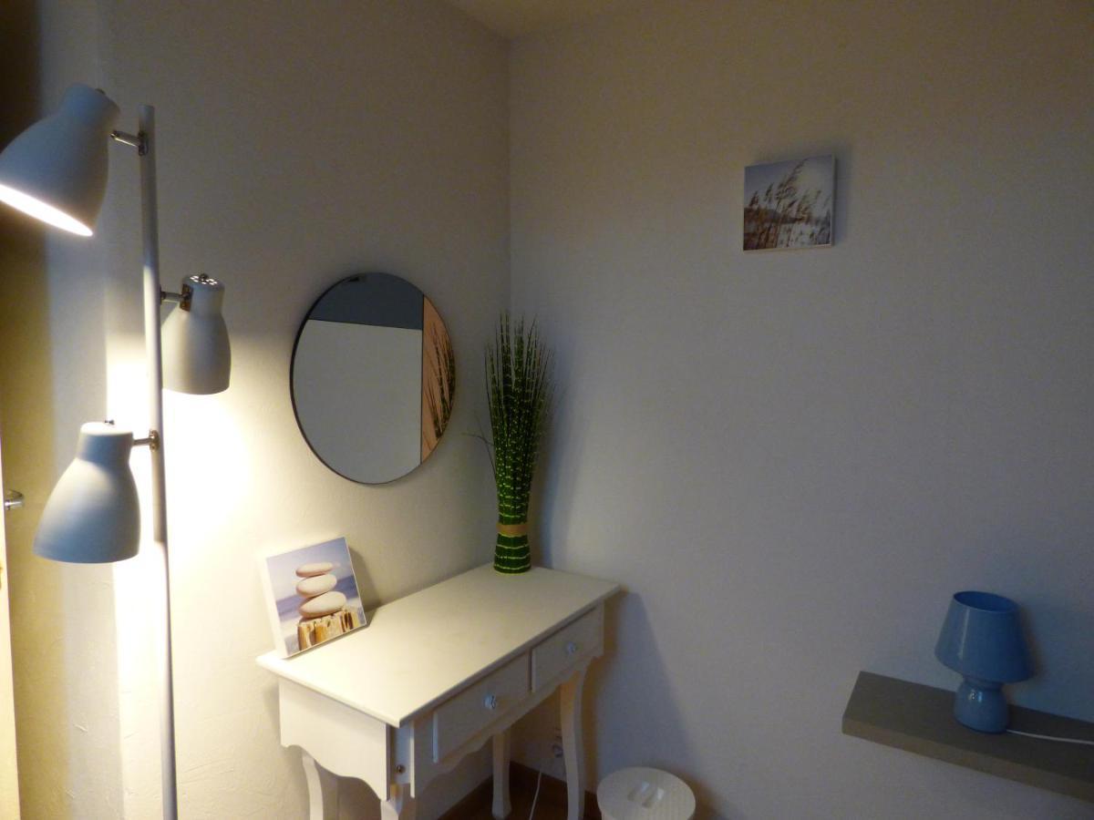Bed and Breakfast Les Petites Brosses Montbizot Exterior foto