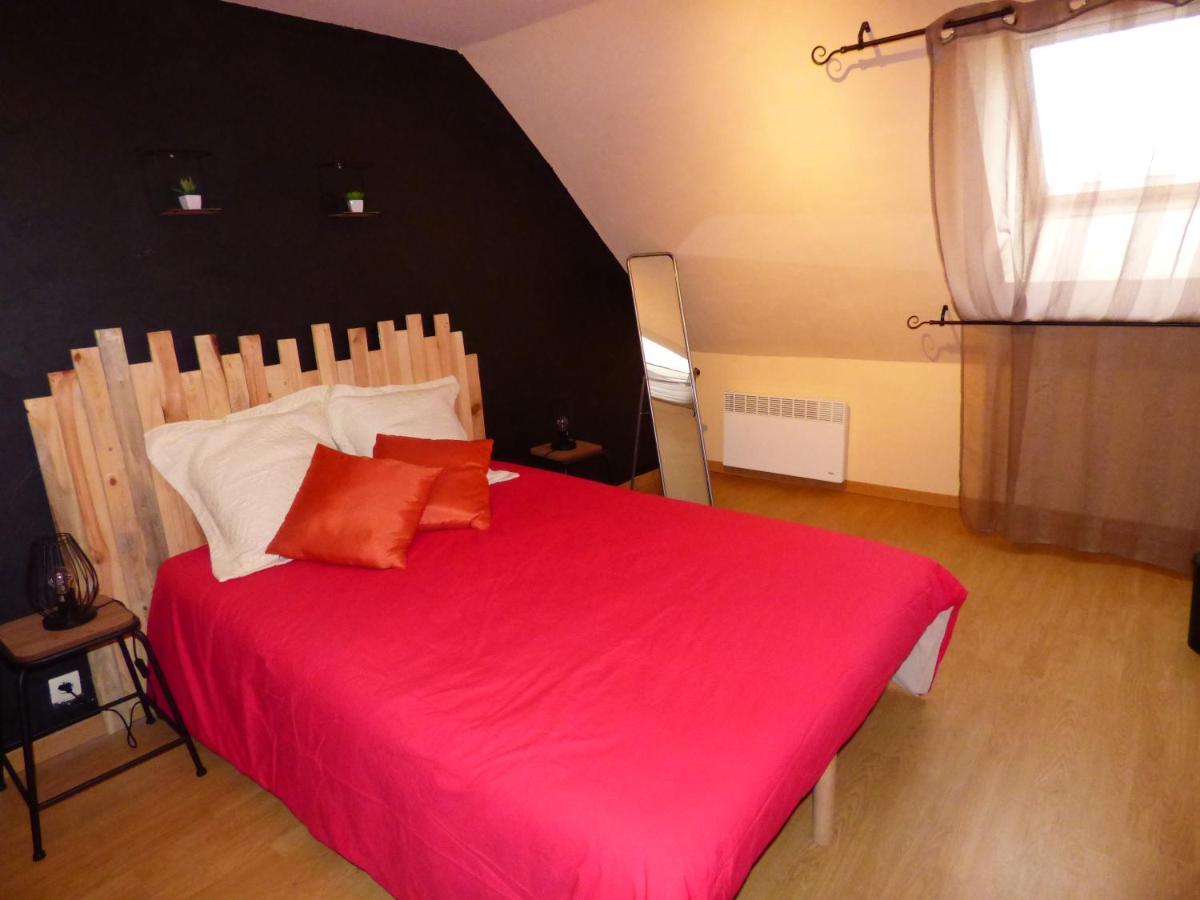 Bed and Breakfast Les Petites Brosses Montbizot Exterior foto