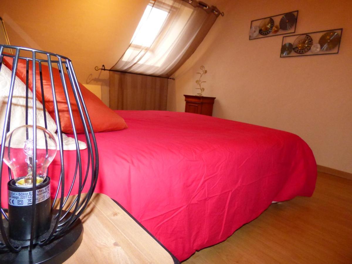 Bed and Breakfast Les Petites Brosses Montbizot Exterior foto