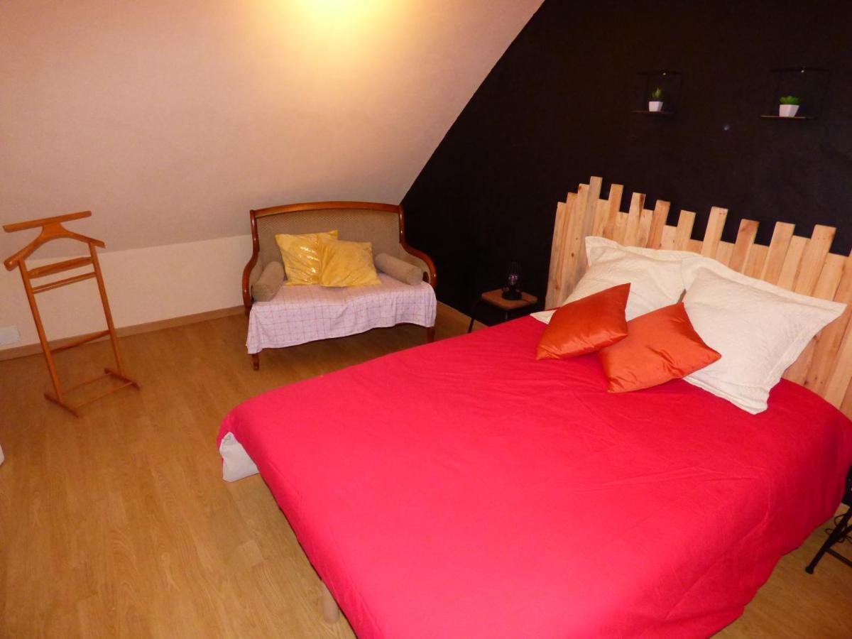 Bed and Breakfast Les Petites Brosses Montbizot Exterior foto