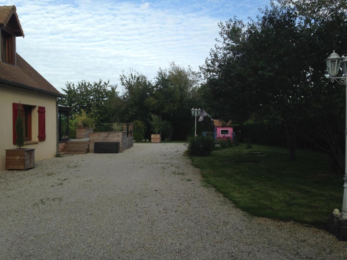 Bed and Breakfast Les Petites Brosses Montbizot Exterior foto